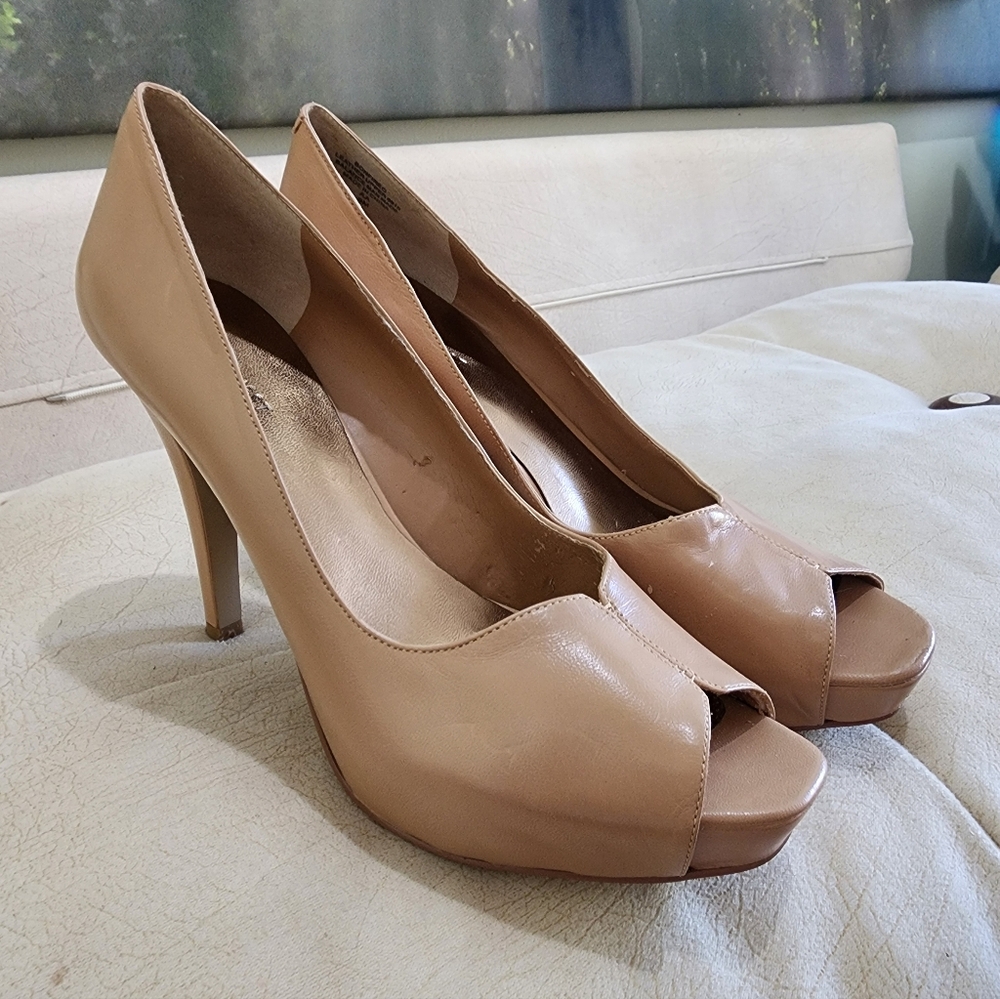 Nine West Tan Peep-Toe 4.5"Heels.very Good Condition.